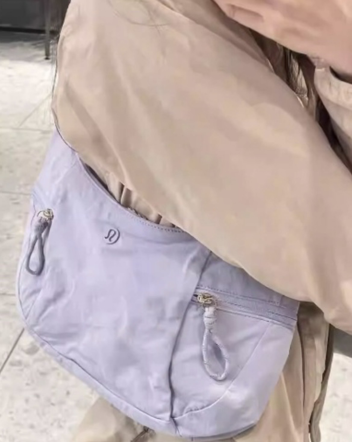 Lululemon Slouchy Sling Bag 6L (此為預訂商品，如同一訂單中有其他現貨商品，現貨商品會安排先行寄出。)