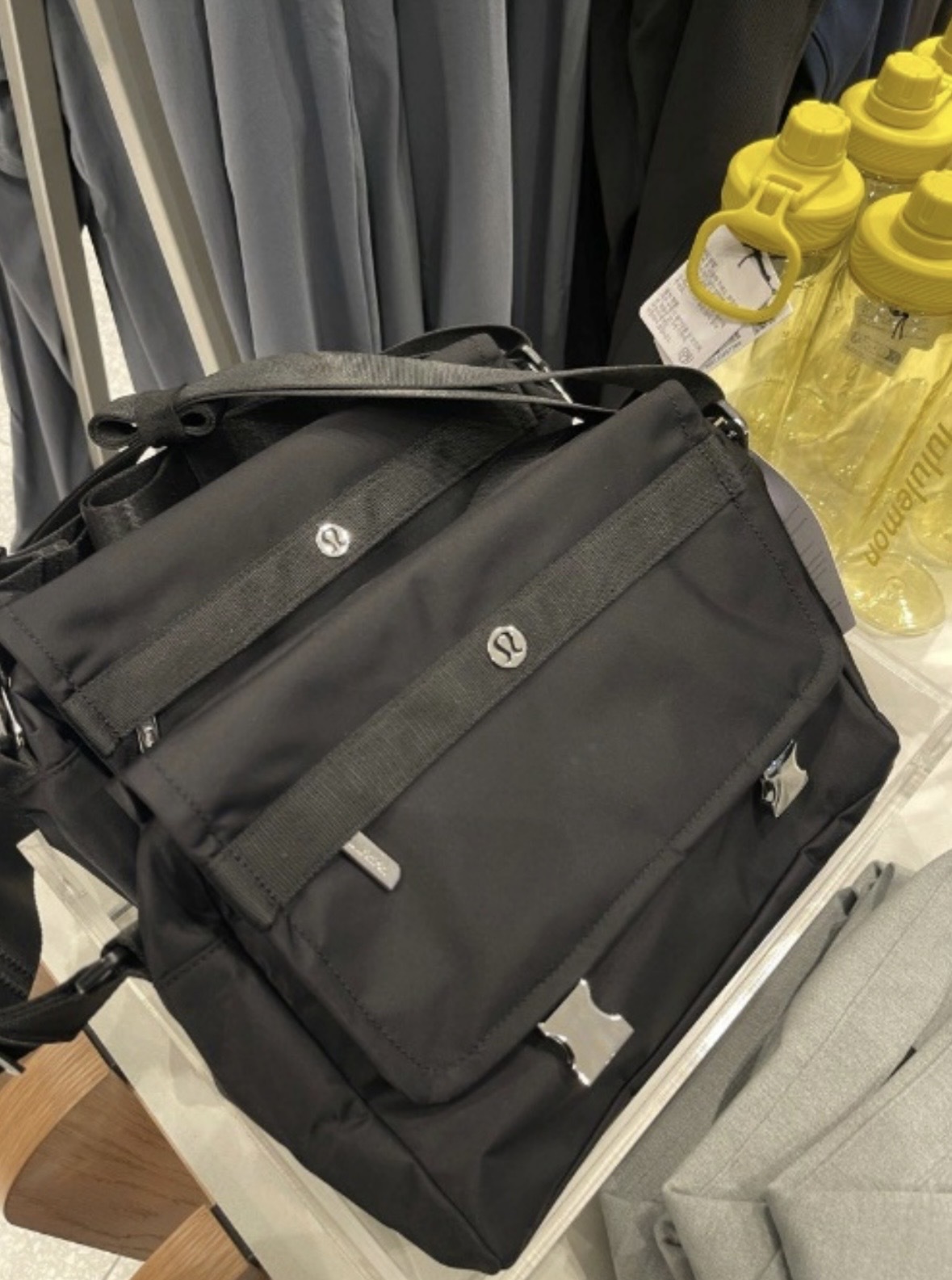 Lululemon Wunderlust Messenger Bag 6.5L (此為預訂商品，如同一訂單中有其他現貨商品，現貨商品會安排先行寄出。)
