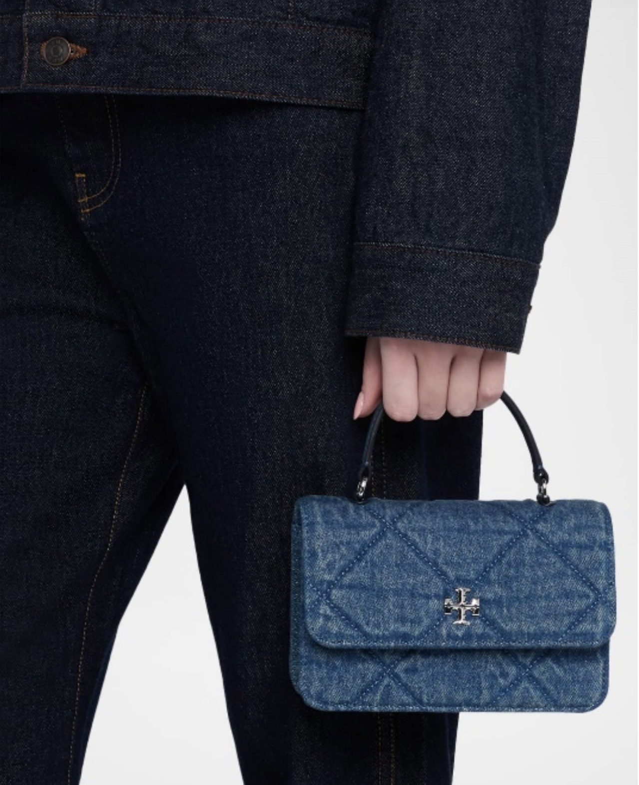 Tory Burch Quilted Denim Top Handle Crossbody Bag (此為預訂商品，如同一訂單中有其他現貨商品，現貨商品會安排先行寄出。)
