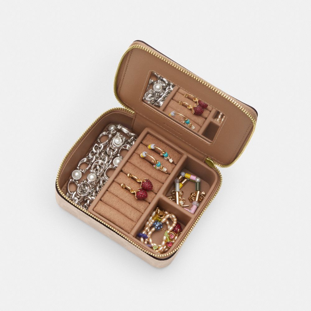 【Coach Outlet】Large Jewelry Box In Signature Canvas  奶茶