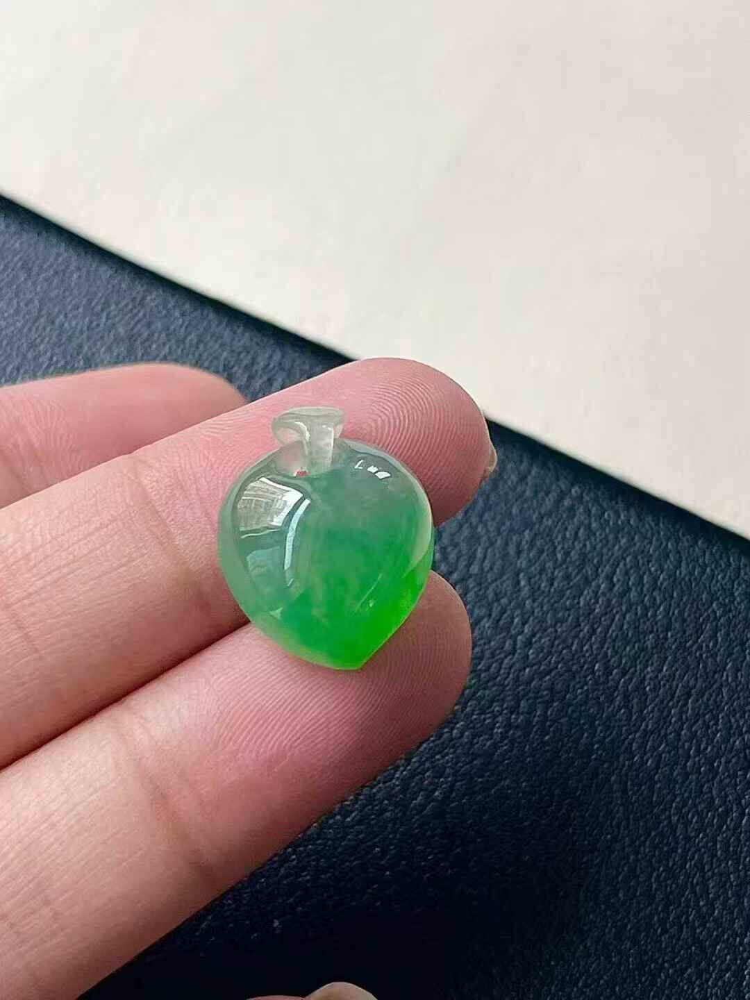 523355 翡翠桃子