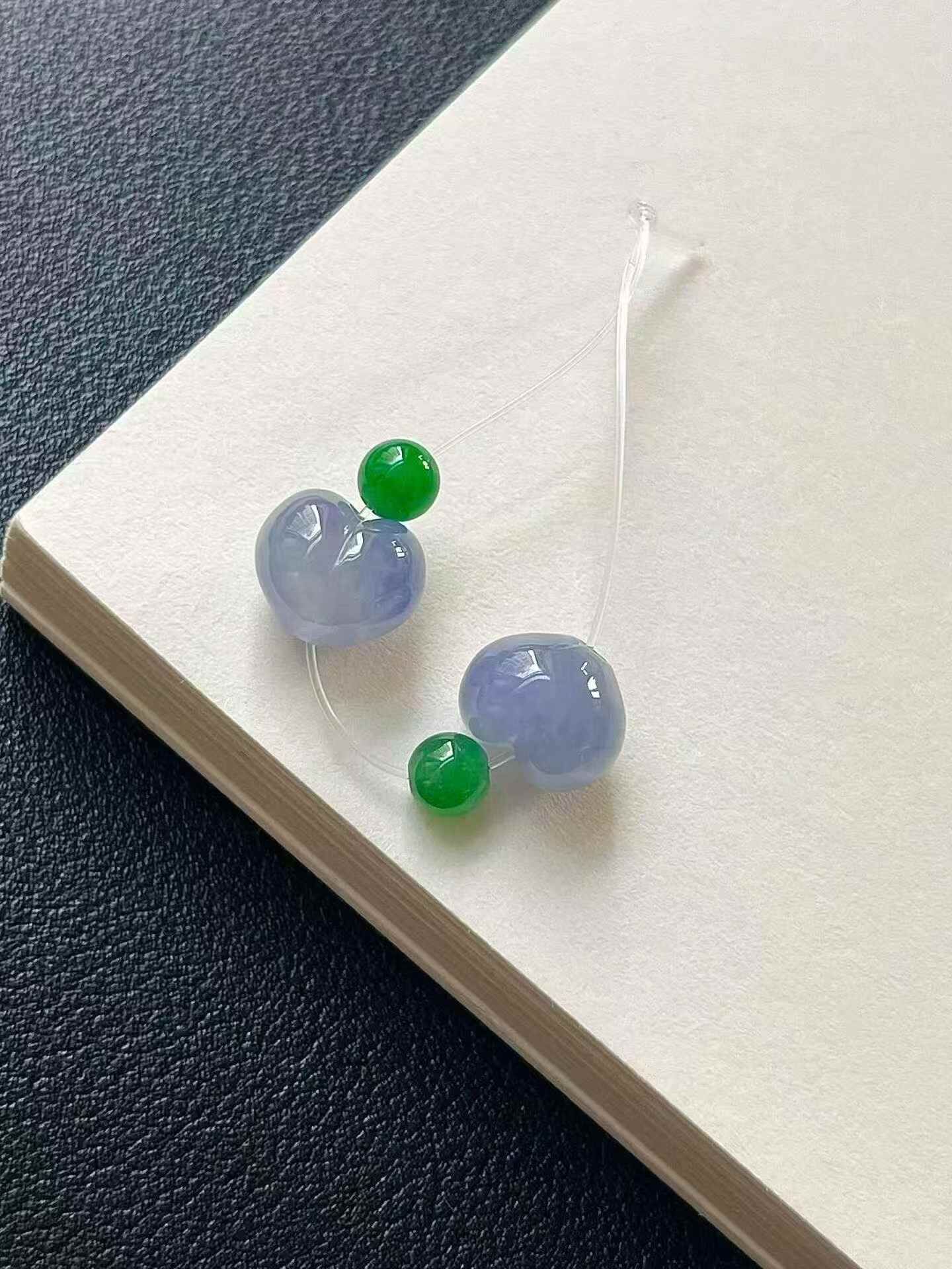 523356 翡翠桃心珠子一手
