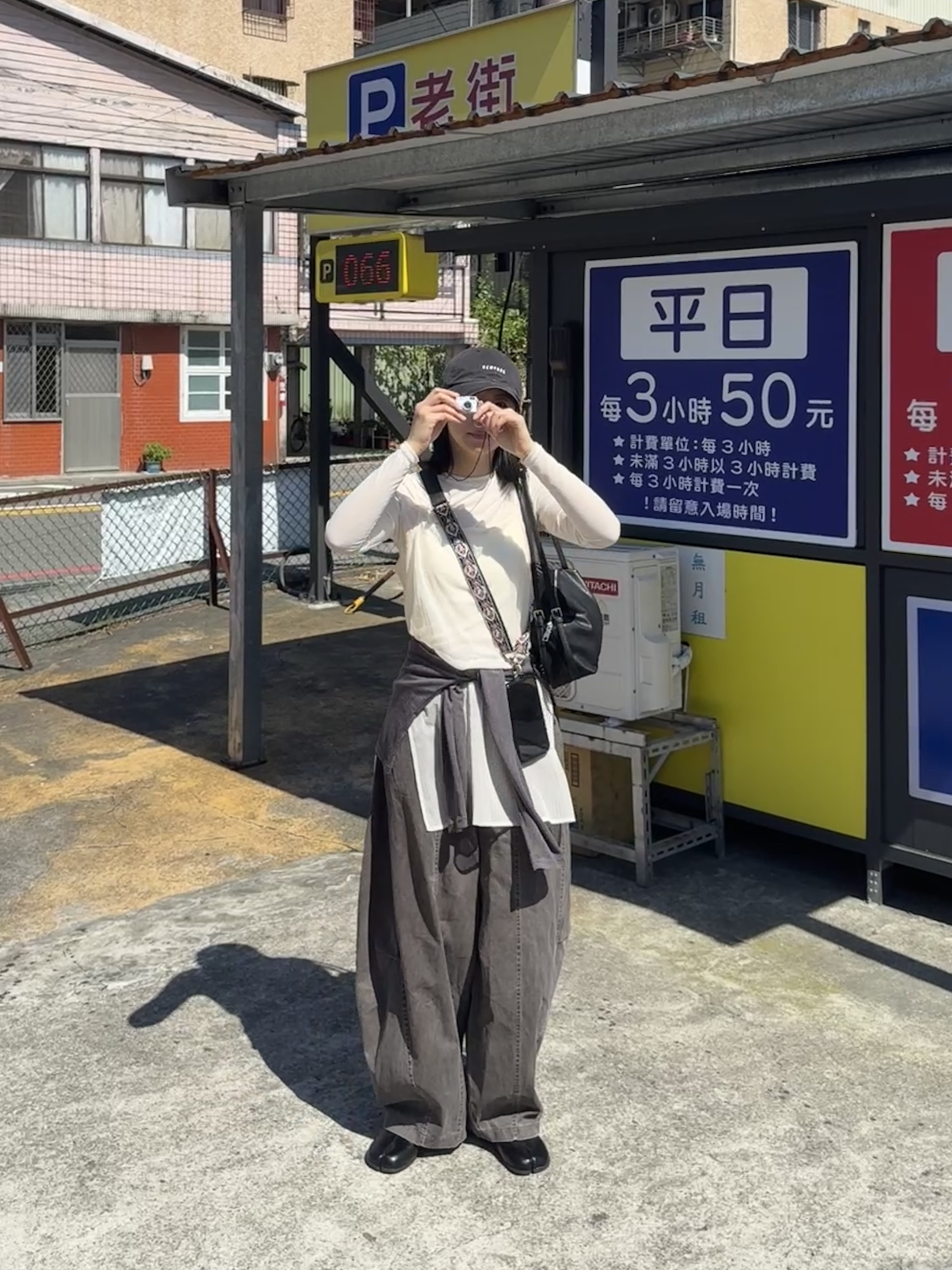 後鬆緊超有型個性彎刀褲