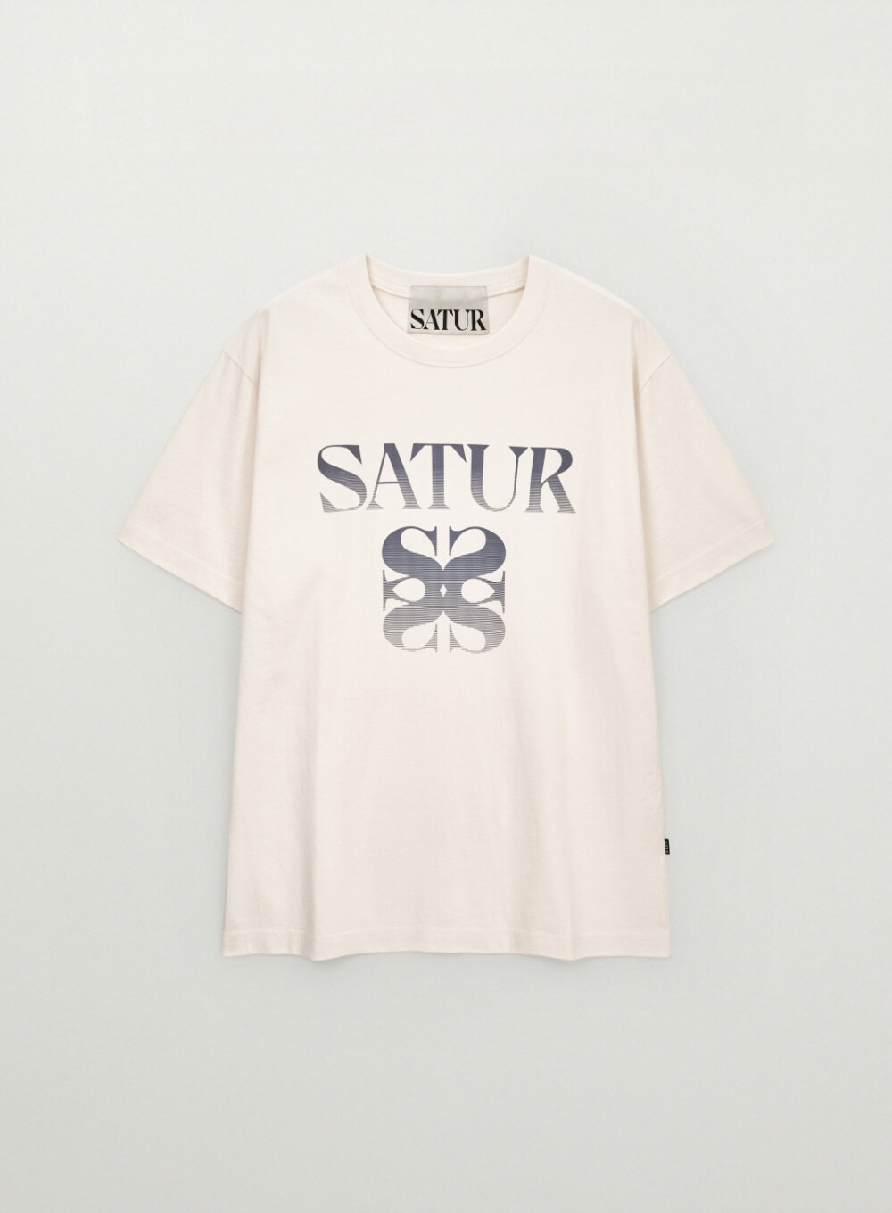 【入LIVECODE一件減至$218😱🔥！】【韓國大熱品牌😍朴圭瑛SEVENTEEN同款！】【SATUR】Gradient Big Logo T-Shirt (2 Colors)