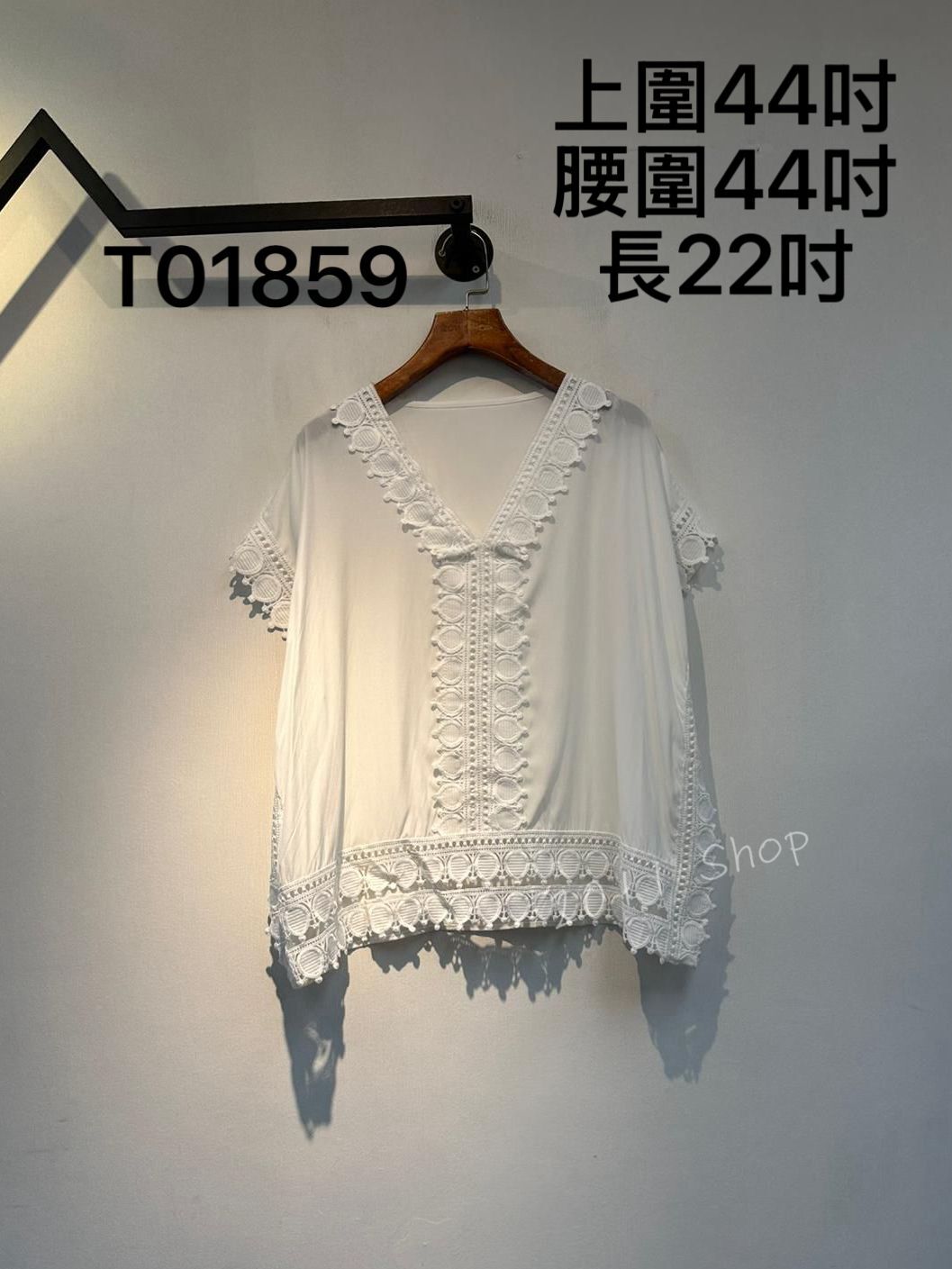 氣質v領圓形花邊刺繡TOP  上圍44吋 腰圍44吋 長22吋  T01859