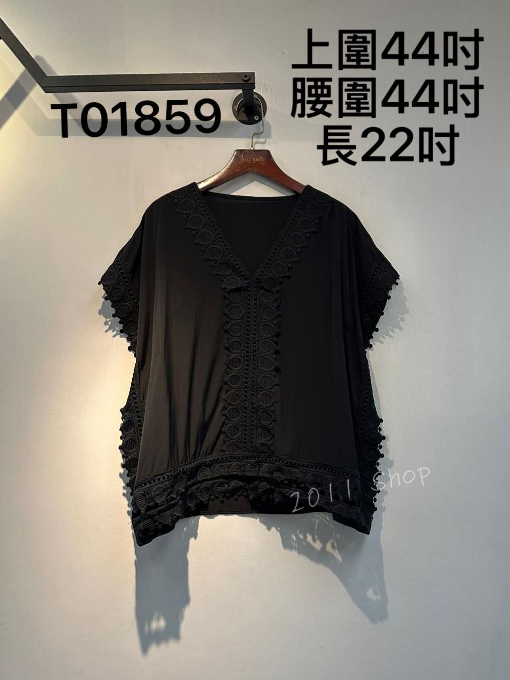 氣質v領圓形花邊刺繡TOP  上圍44吋 腰圍44吋 長22吋  T01859