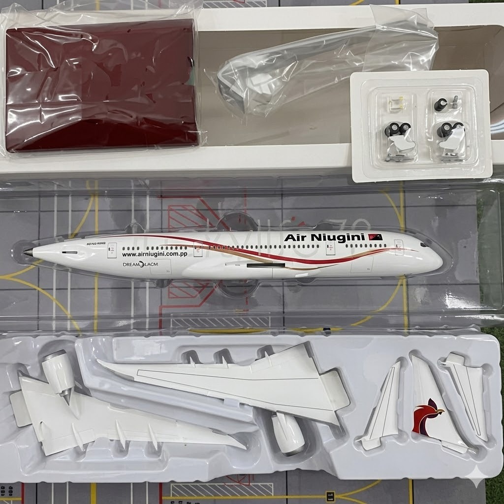 Hogan wings 1/200 紐幾內亞航空 波音787-8 白盒子配木底座