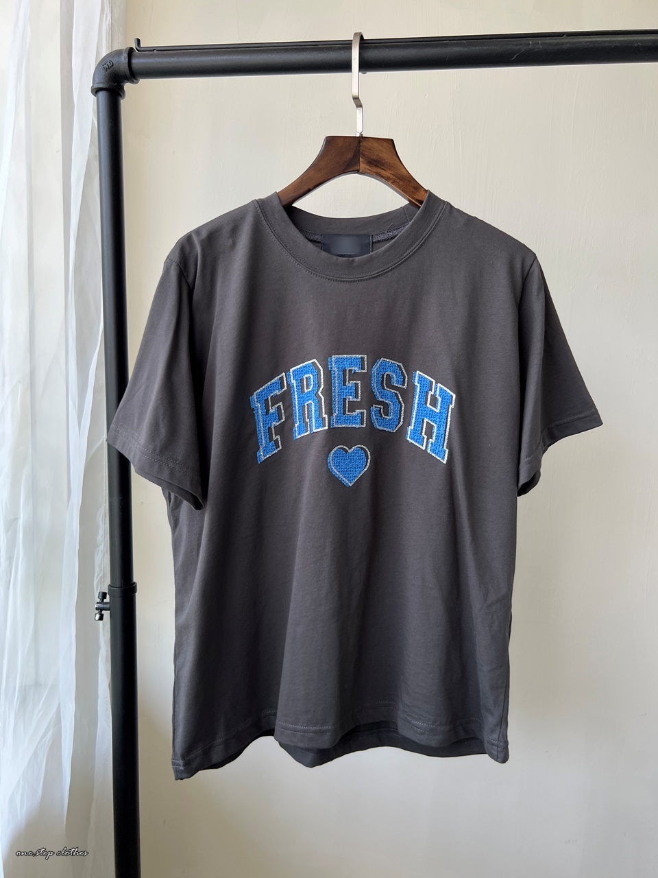 正韓Fresh 字母愛心T (墨)
