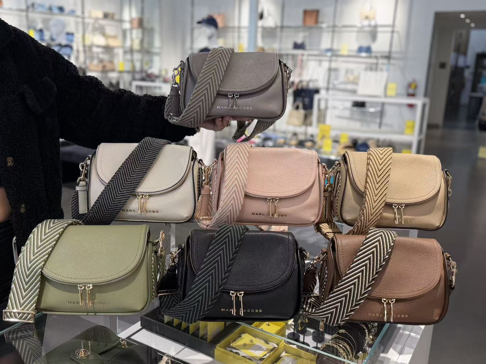 【預購】Marc Jacobs H053037 粗肩帶斜孭袋