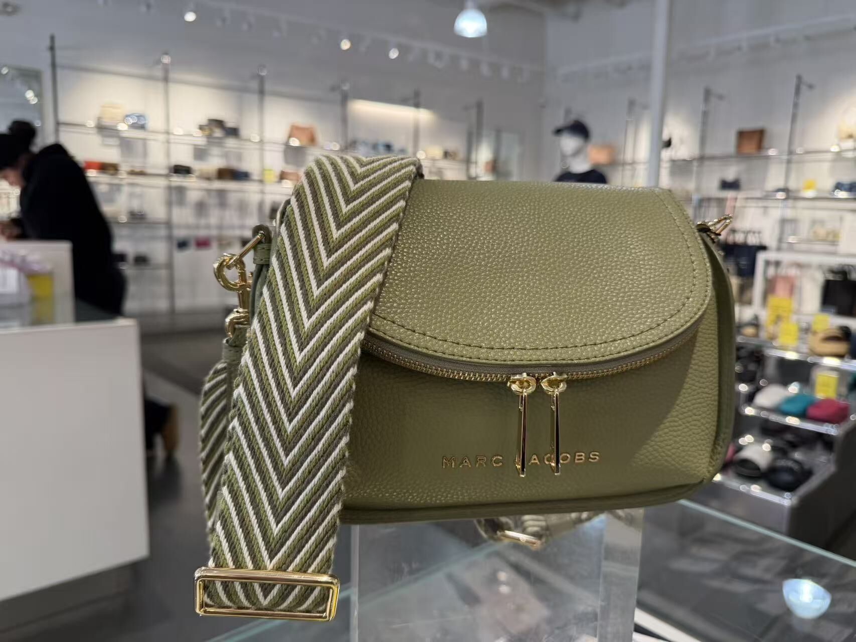【預購】Marc Jacobs H053037 粗肩帶斜孭袋