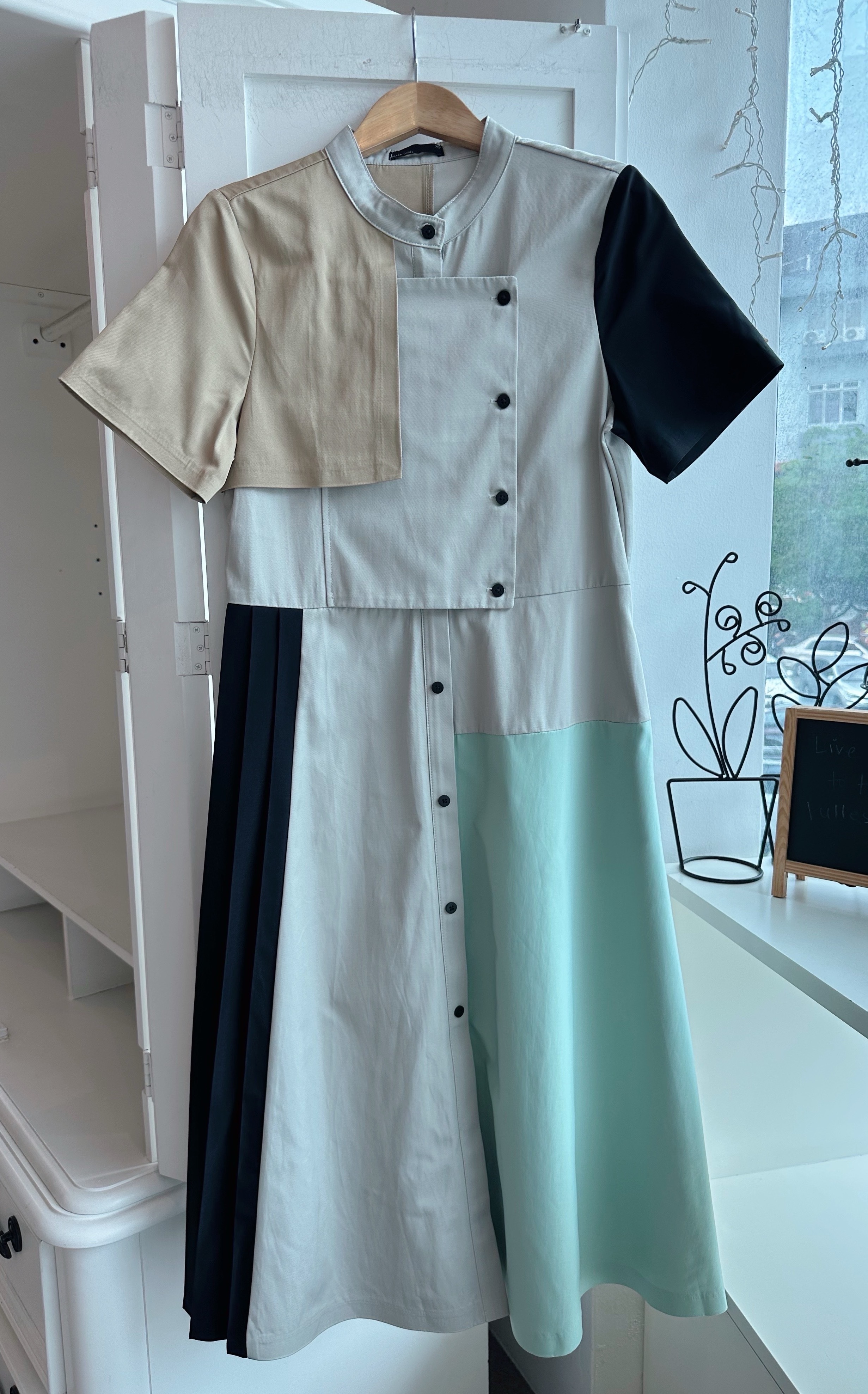 SHORT SLEEVE COLOUR BLOCK MIDI DRESS