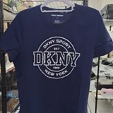 [S] DKNY PEACOAT COLLEGIATE MEDALLION LOGO TEE, DP6T1659-PCT (SD1949)