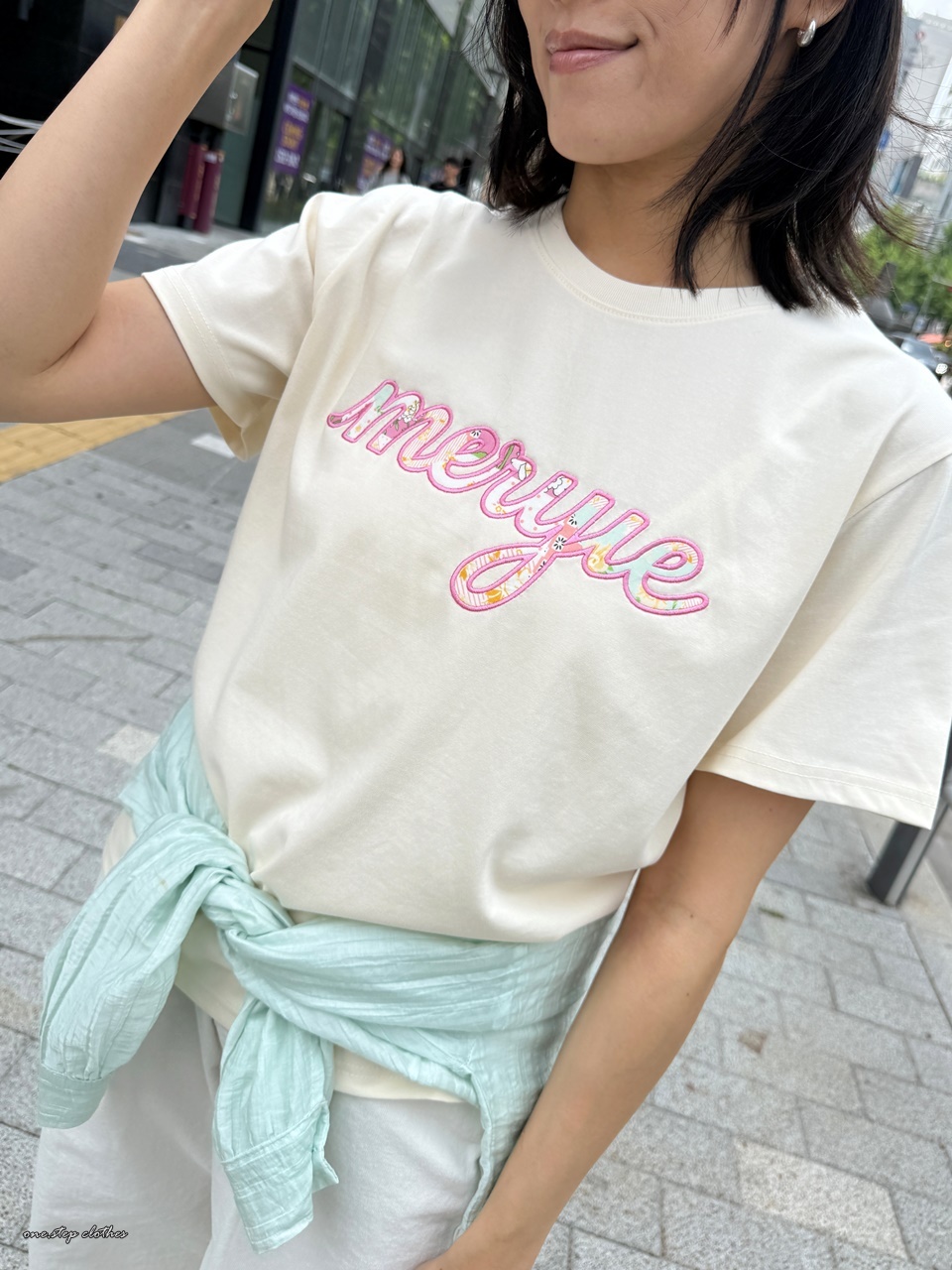正韓me刺繡花樣粉字母上衣