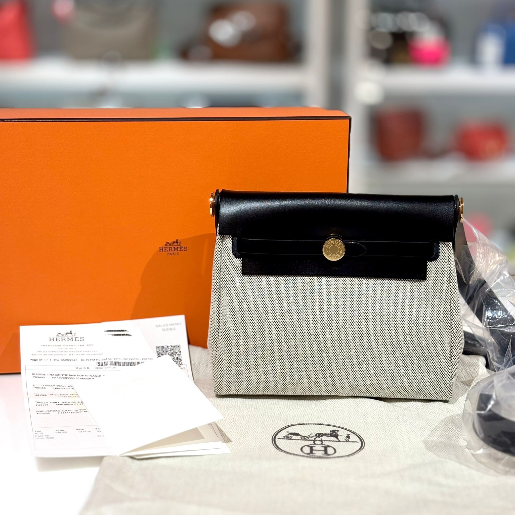 全新HEMRES MINI HERBAG , K 黑白熊貓帆布/金扣, #BRAND NEW #香榭站正品