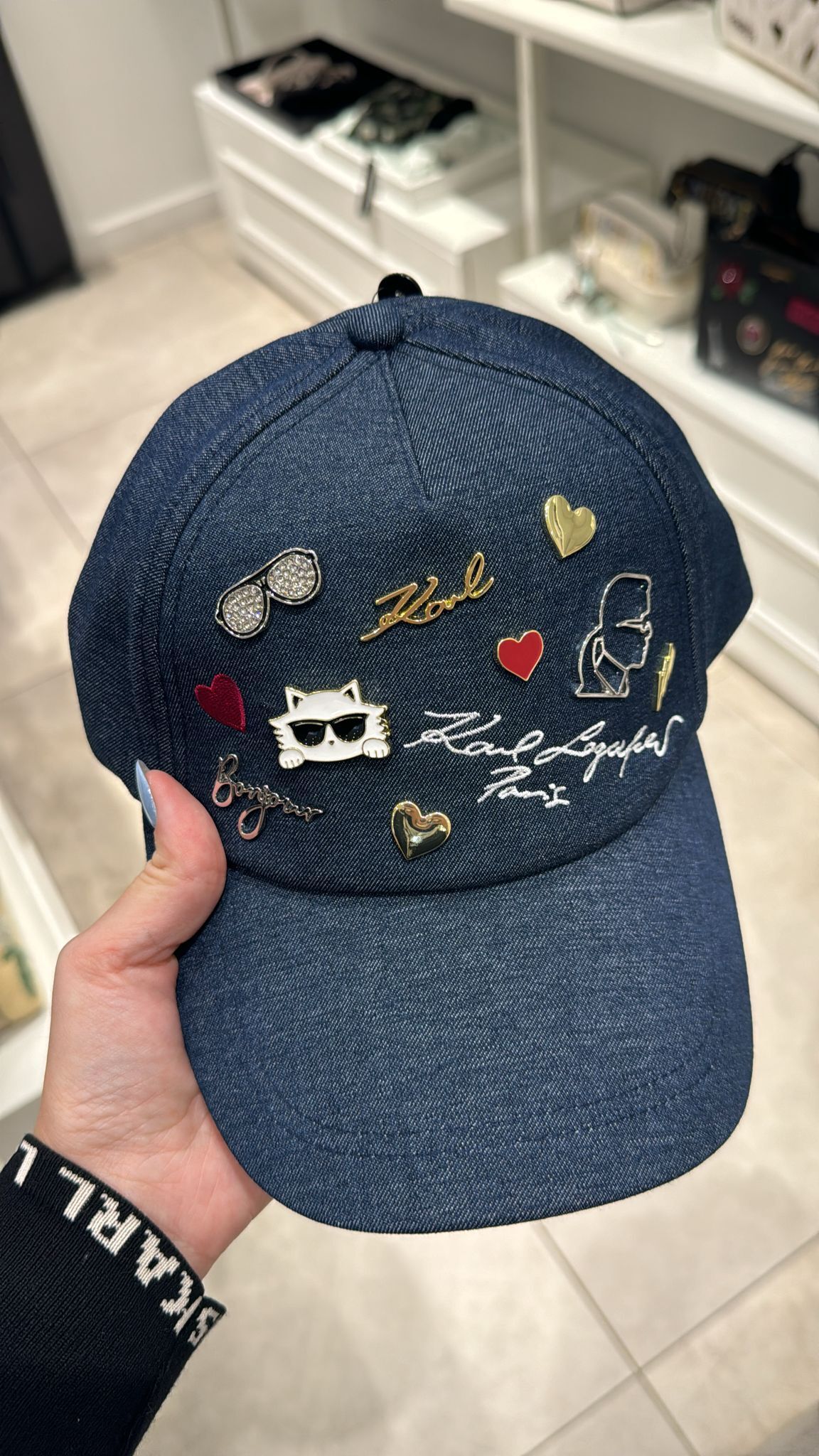 加姐 Karl Lagerfeld 襟章牛仔Cap帽 *滿$899包京東送貨上門* KL88