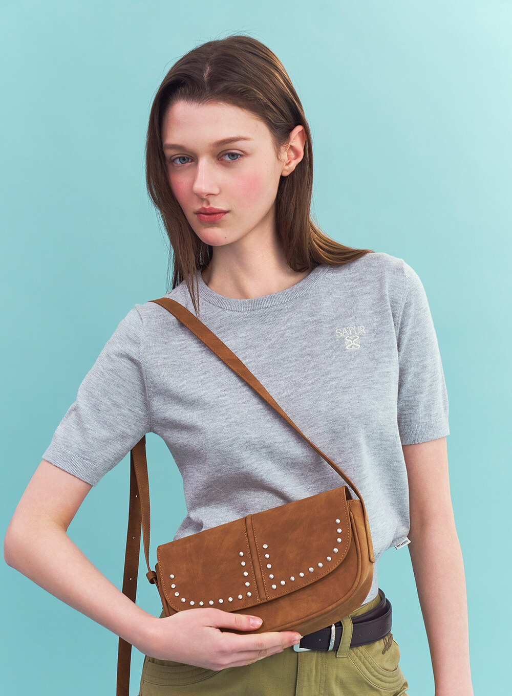 【入LIVECODE一件減至$498😱🔥！】【韓國大熱品牌😍朴圭瑛SEVENTEEN同款！】【SATUR】Halfmoon Studded Mini Shoulder Bag (2 Colors)