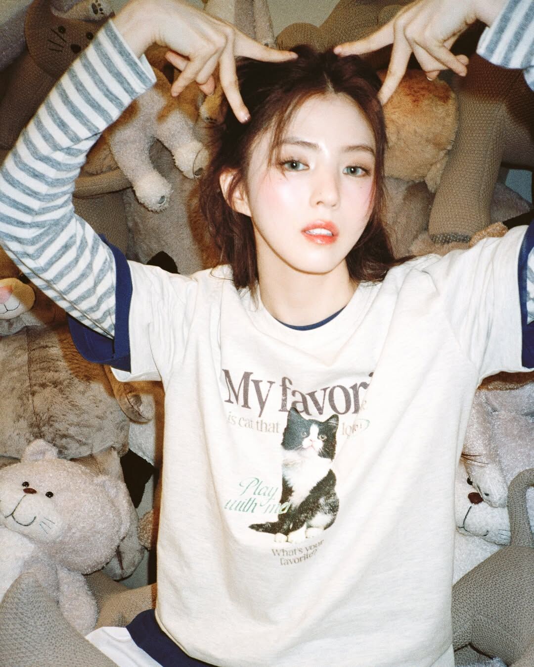【預購】韓國代購 Fila 韓韶禧實著 My Favorite Things : Kitty 貓派 復古印花 貓咪 短袖 T恤 IVE Liz Kiiikiii同款
