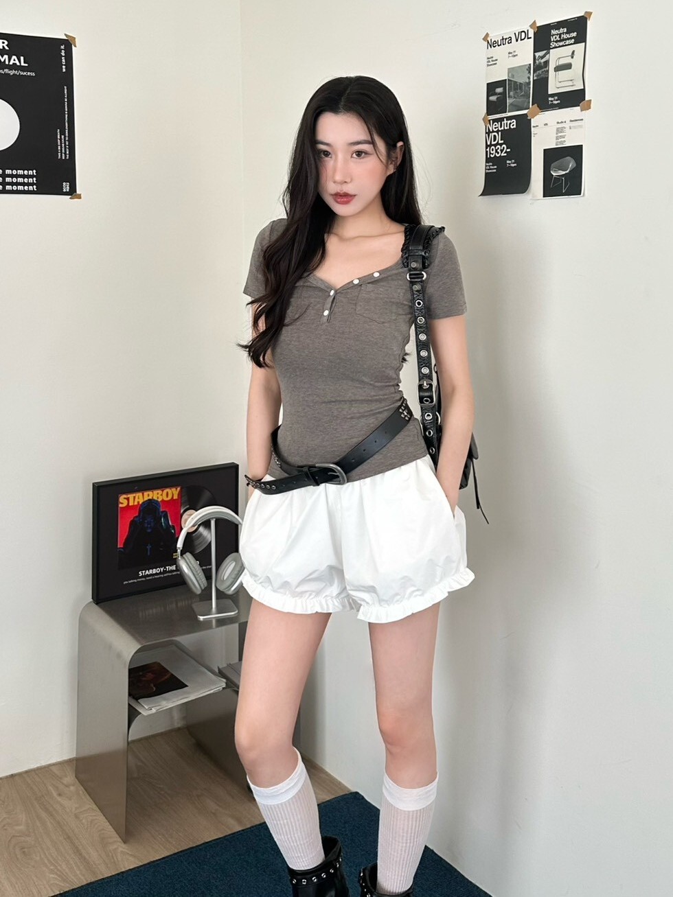 Unnie's Pick!簡約排釦大V領修身短袖上衣