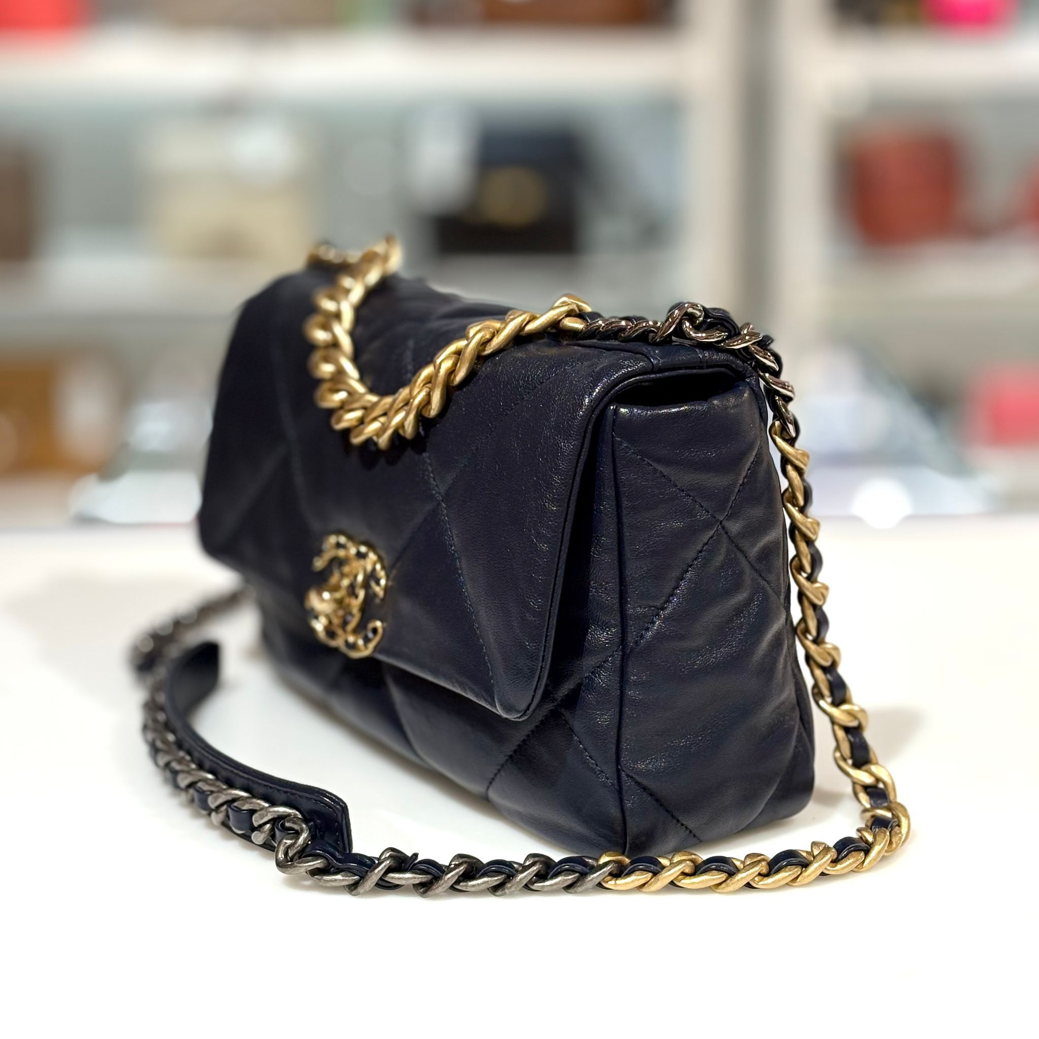 99%NEW二手 CHANEL 19 SMALL AS1160 深藍色羊皮金扣小號 @29開 #香榭站正品