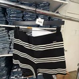 [S] DKNY BLACK/EGGNOG STRIPED SWEATER SHORT, DJ6R0130-2L5 (SD2011)