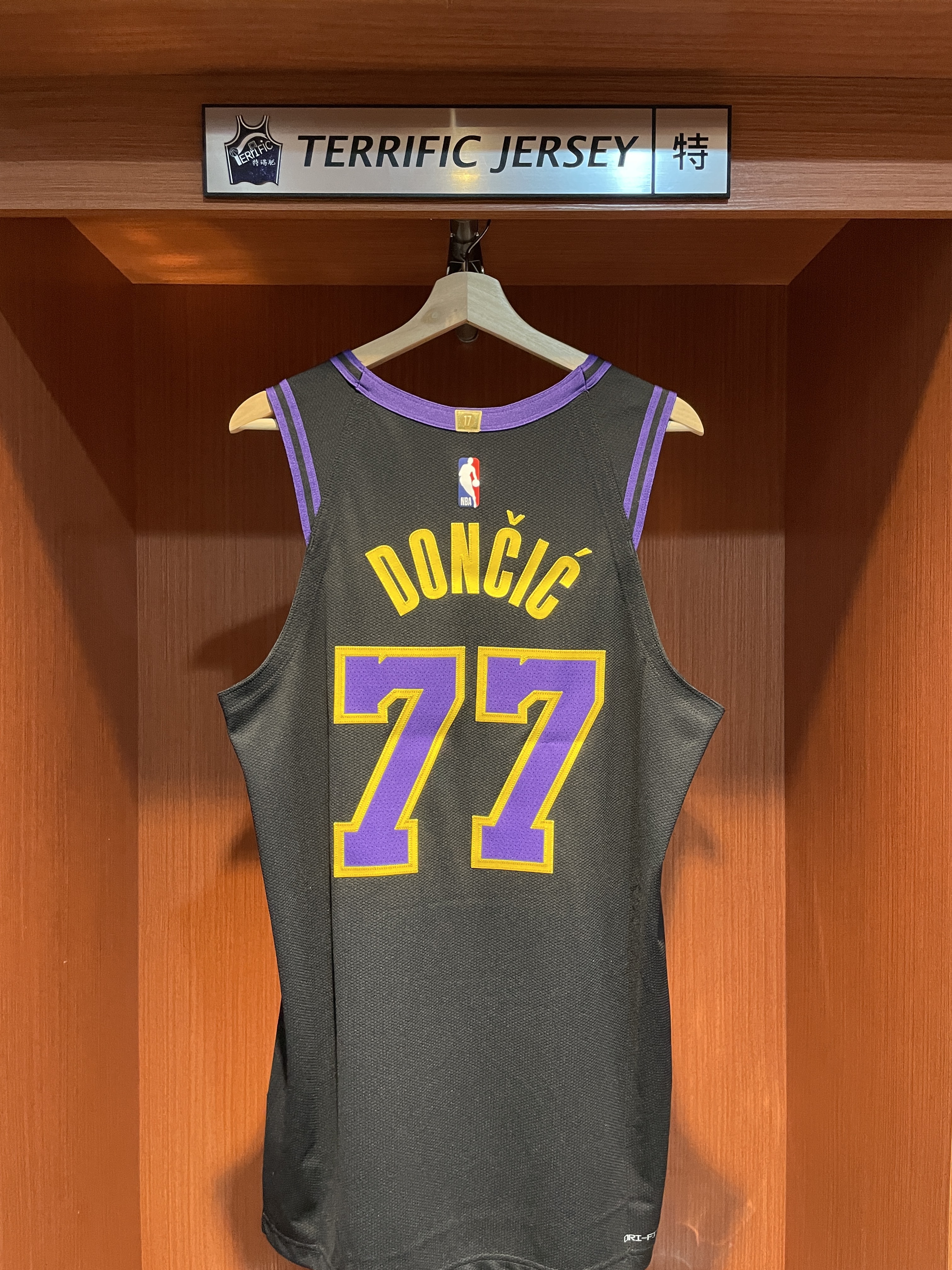 NBA球衣 Luka Doncic 洛杉磯湖人城市 25-26 City Nike Authentic 球員版 電繡 含贊助商標 全新