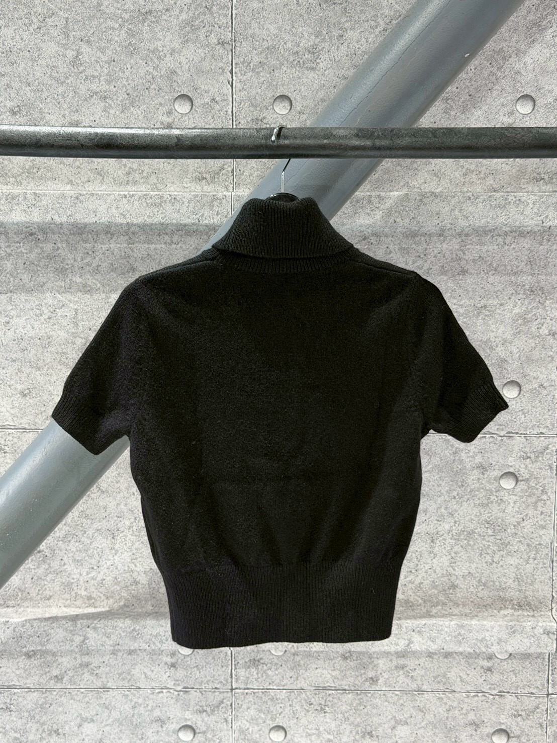 低於半價 DIESEL 黑白D Logo羊毛針織 高領短袖 T