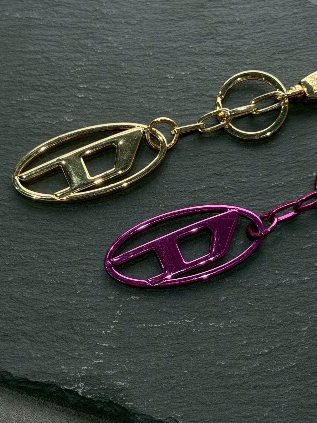 現貨折扣 DIESEL 金屬D Logo吊飾 鑰匙圈