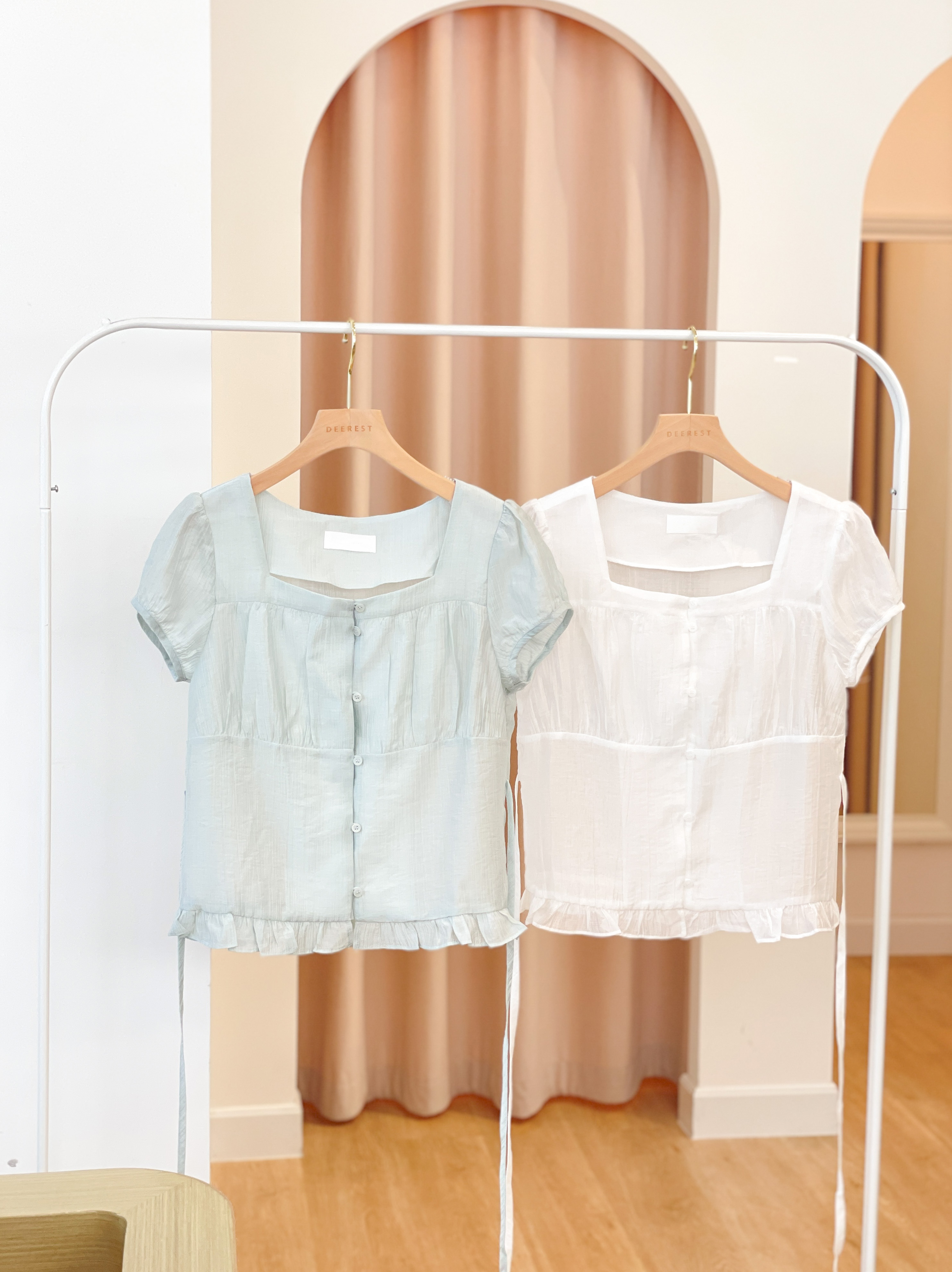 T1565 Belle Puff-Sleeve Blouse