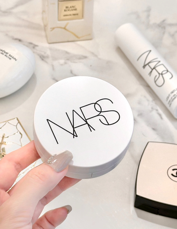 Nars 裸光凝亮水精華氣墊 5g ＃MONT BLANC 帶粉調的淺膚色