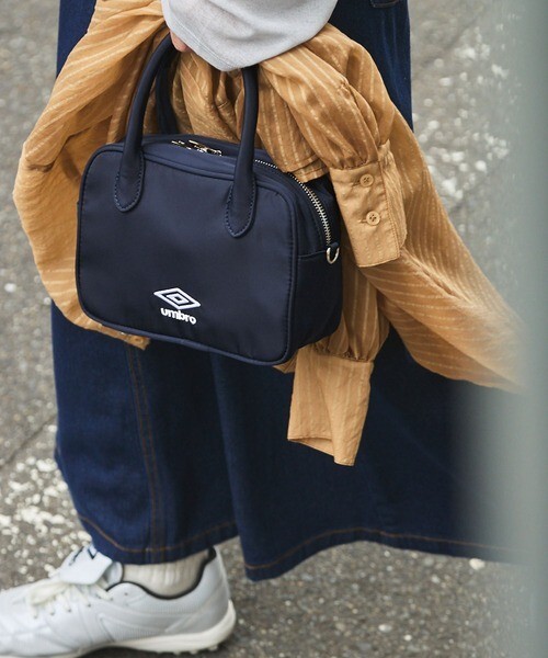【OWN】Umbro 手提包 獨家 防潑水 刺繡 單肩包 波士頓包 手拿 側背 兩用 黑色 灰色 深藍 日本