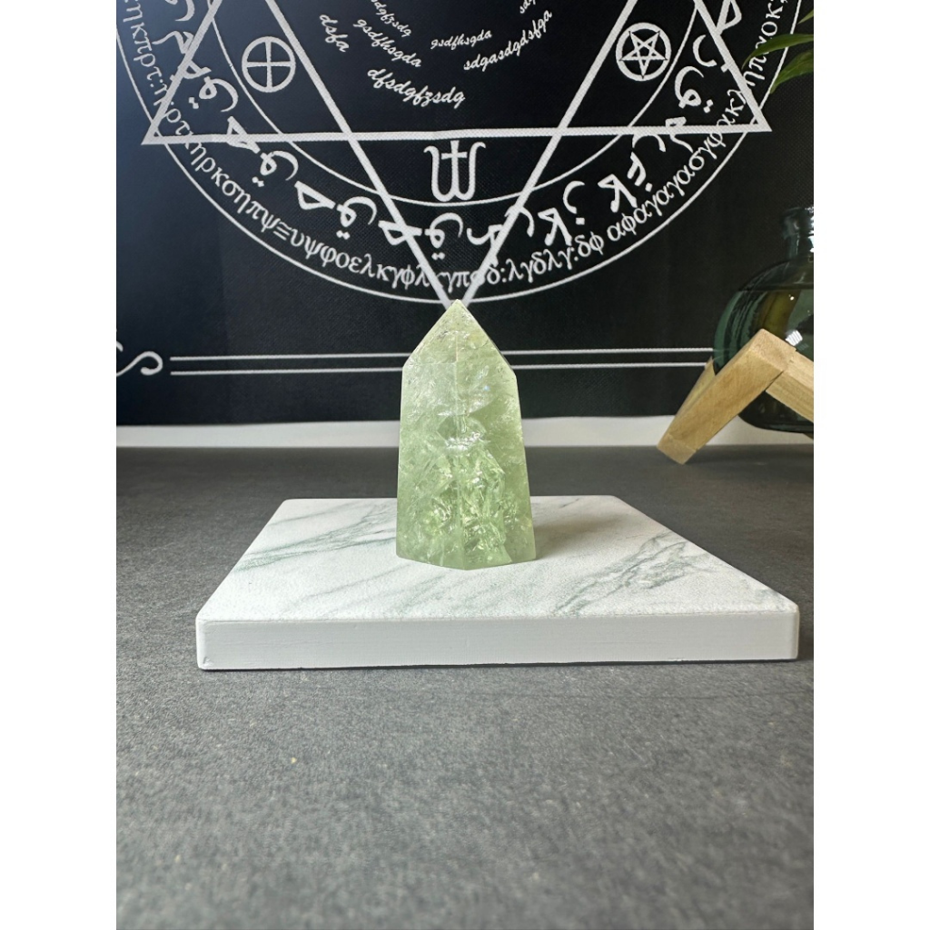 HKHG0531-032 綠水晶柱(帶彩）22×48×24 mm (A30)