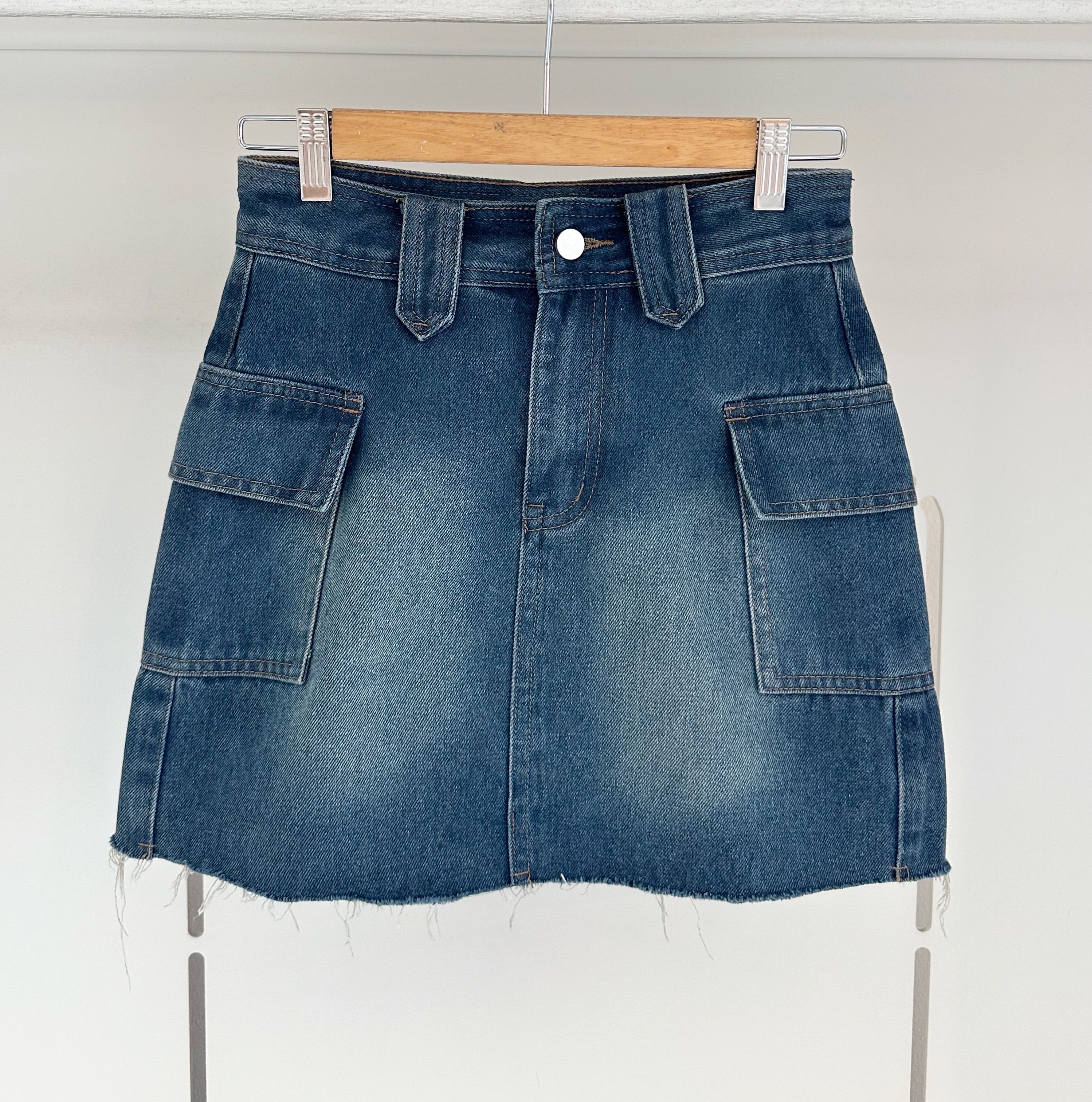 DENIM CARGO SHORT SKIRT