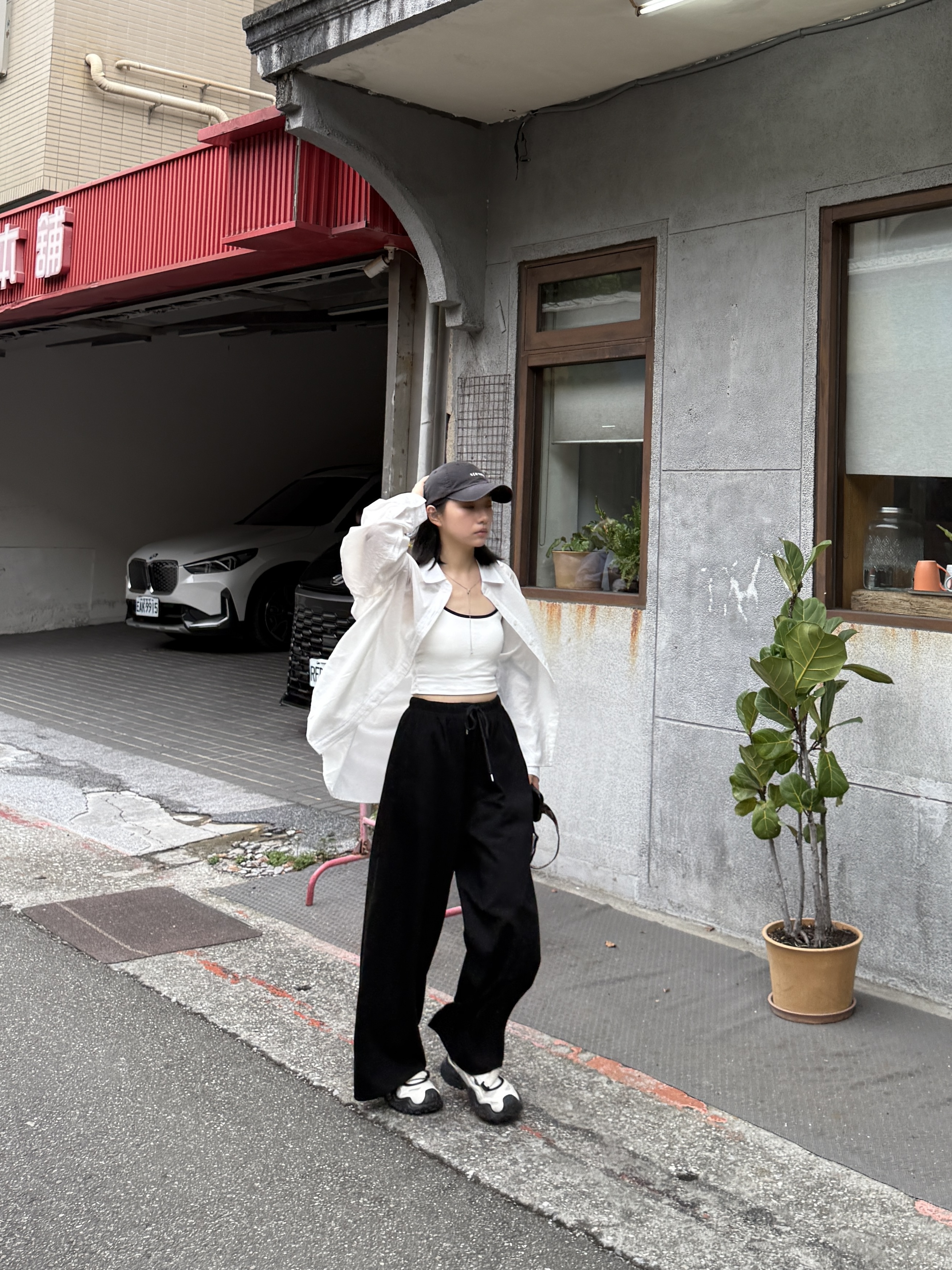 慵懶感萬歲！鬆緊抽繩落地寬褲 (黑)