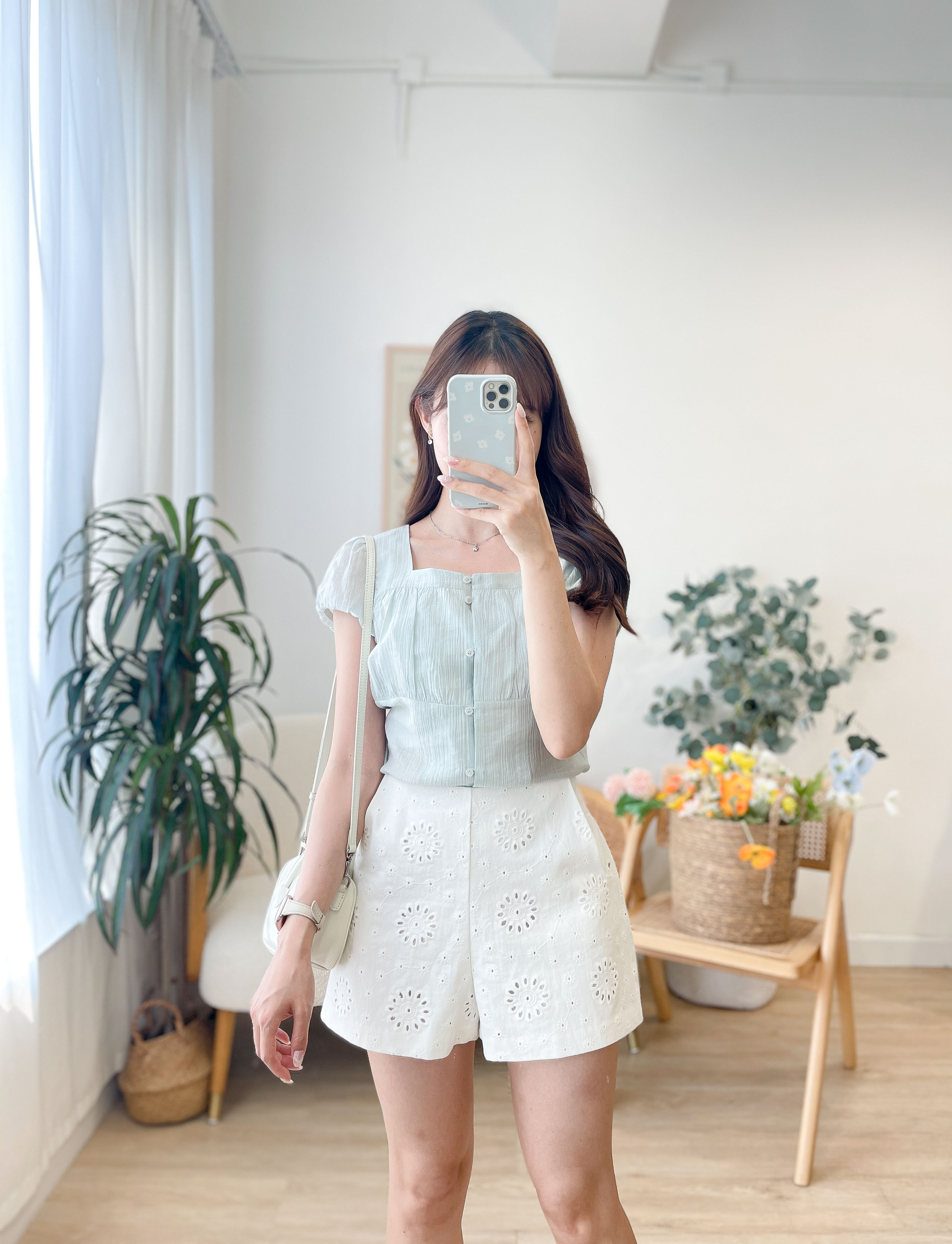 T1565 Belle Puff-Sleeve Blouse