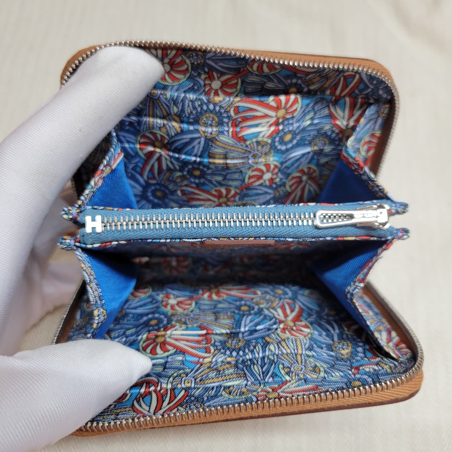 HERMES SILK IN COMPACT WALLET EVERCOLOR GOLD