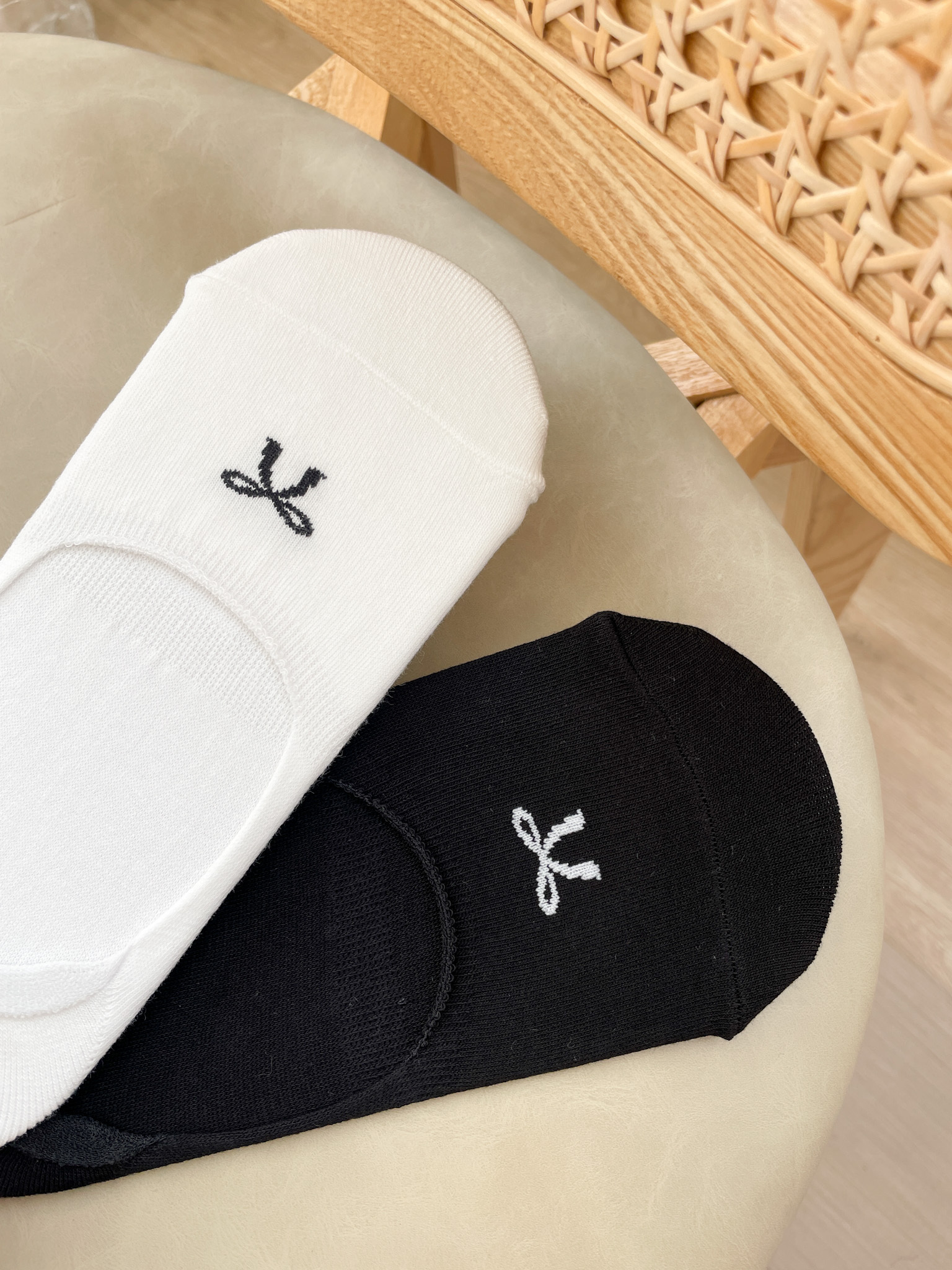 AC183 Petit Bow No-Show Socks