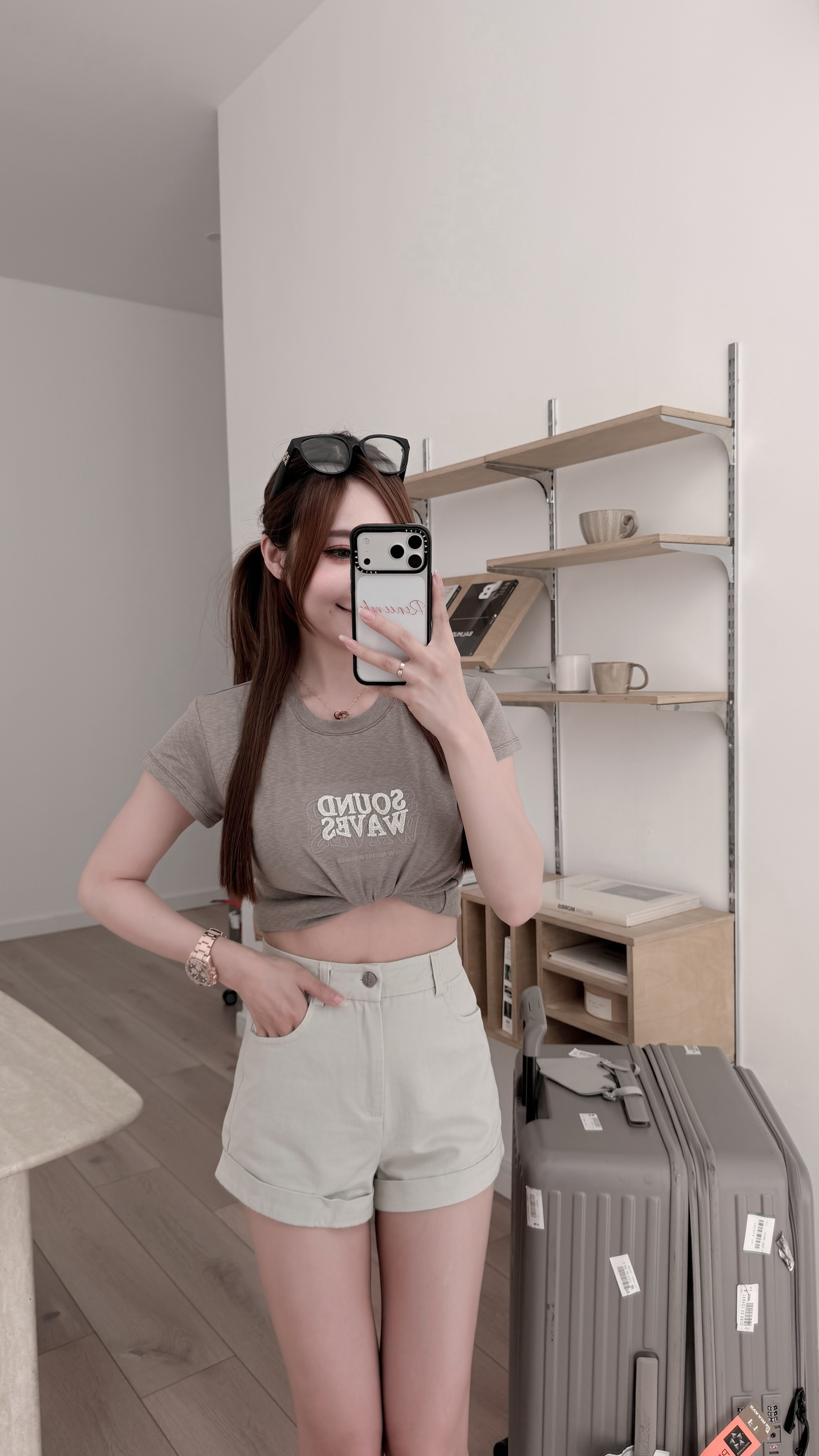 M52「雲朵⾯膜 ` ⽴體繡 TEE」