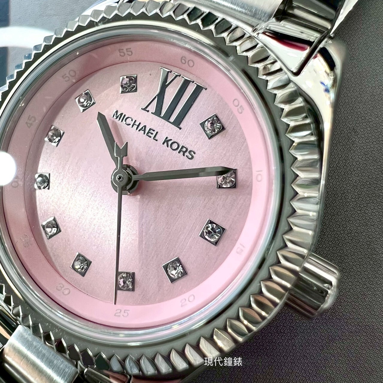 【MICHAEL KORS】 Lexington 時尚晶鑽大三針女錶MK4996 26mm 現代鐘錶
