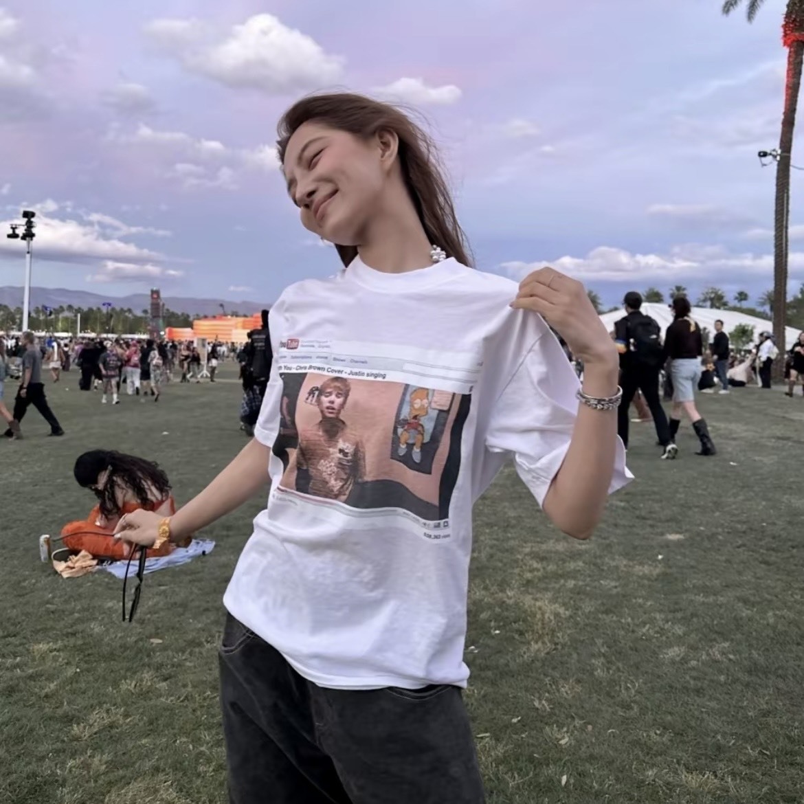 【代購】SKYLRK 科切拉限定 SS26  Bieber YouTube 人物印花短袖T恤｜男女同款