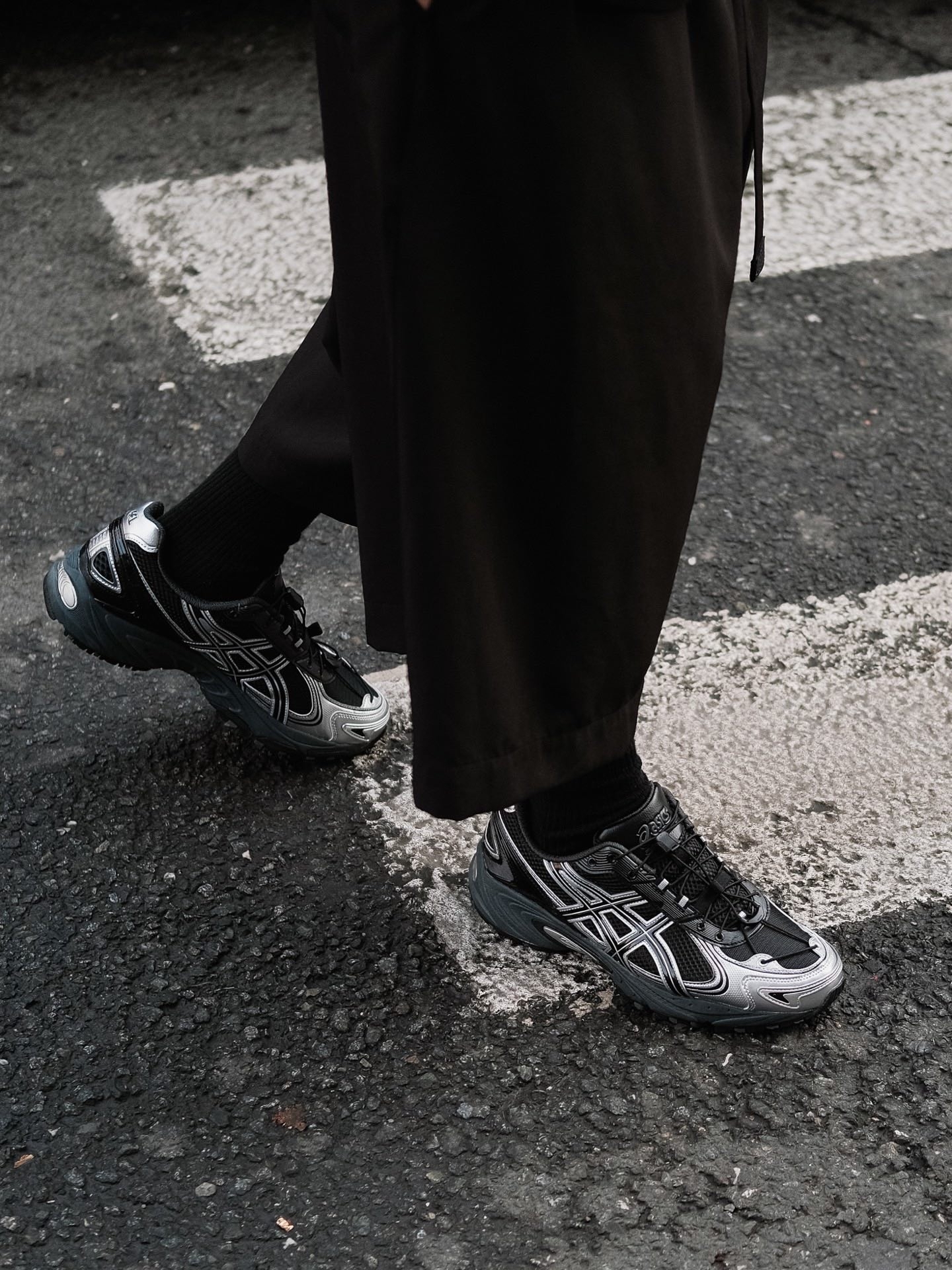 代購-ASICS Gel-Kahana TR V4 抽繩 復古 金屬炭灰黑銀 男女同款 1203A497-001
