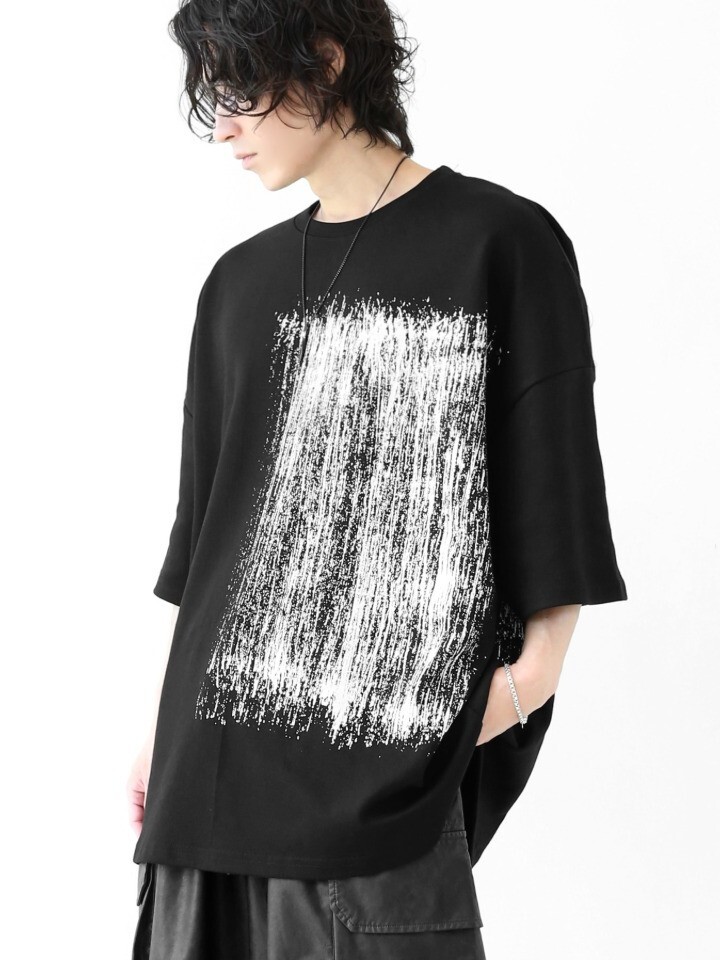 Hand-drawn style loose T-shirt