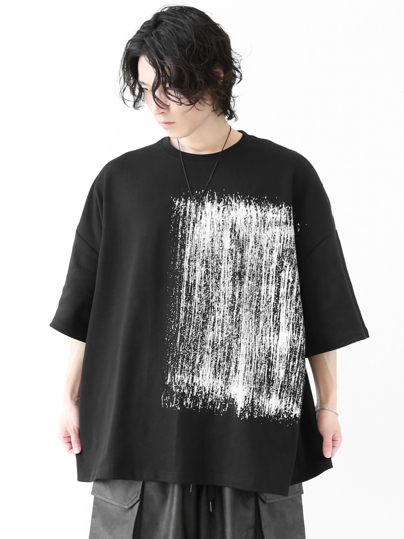 Hand-drawn style loose T-shirt