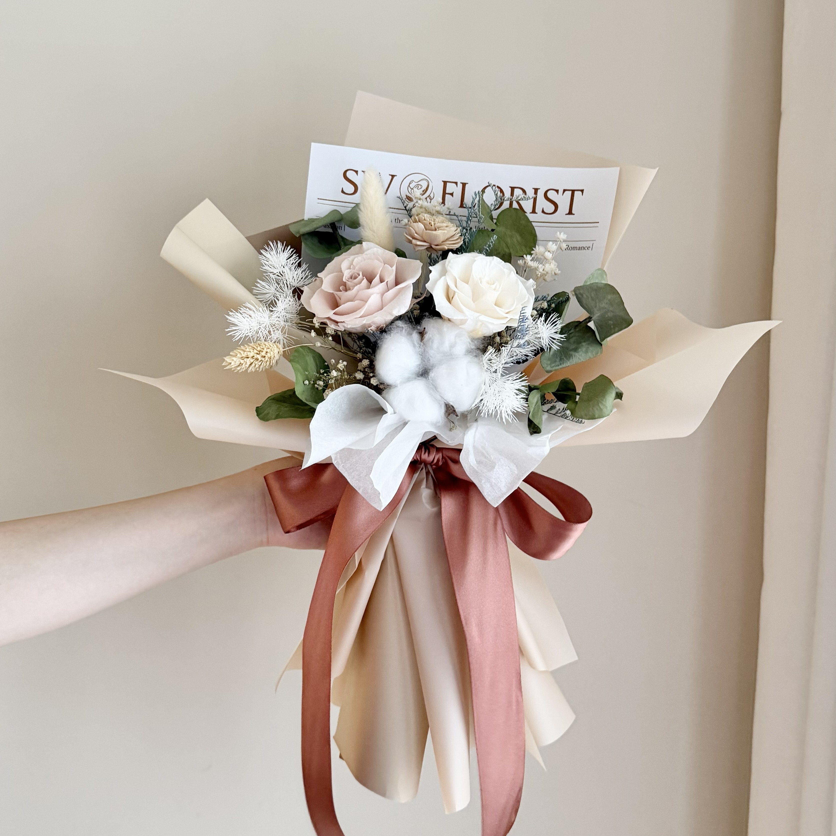 【品牌海報風】永生玫瑰花束(奶茶色系/中型)｜告白花束、女友生日禮物