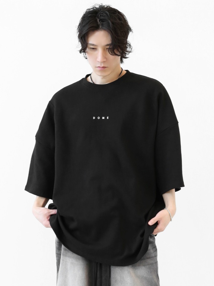 Impactful graffiti silhouette short-sleeved T-shirt