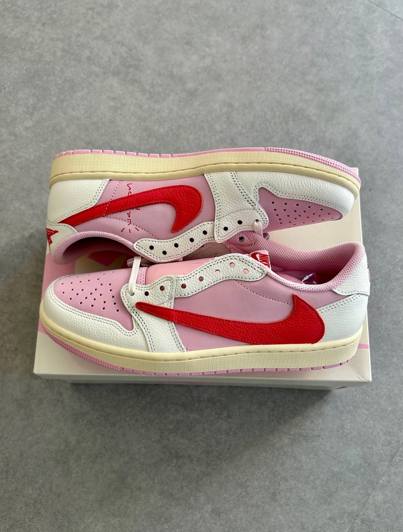 Travis Scott x Air Jordan 1 Low OG Sail Tropical Pink 粉紅倒勾 IQ7604-101