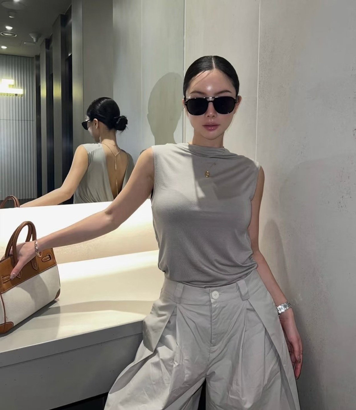 美U背垂墜無袖上衣