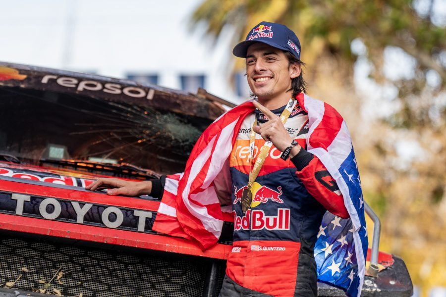 Repsol 再生燃料驅動 Toyota Gazoo Racing W2RC DKR GR Hilux 賽車,在 Desafío Ruta 40 越野拉力賽完成一、二名佳績。