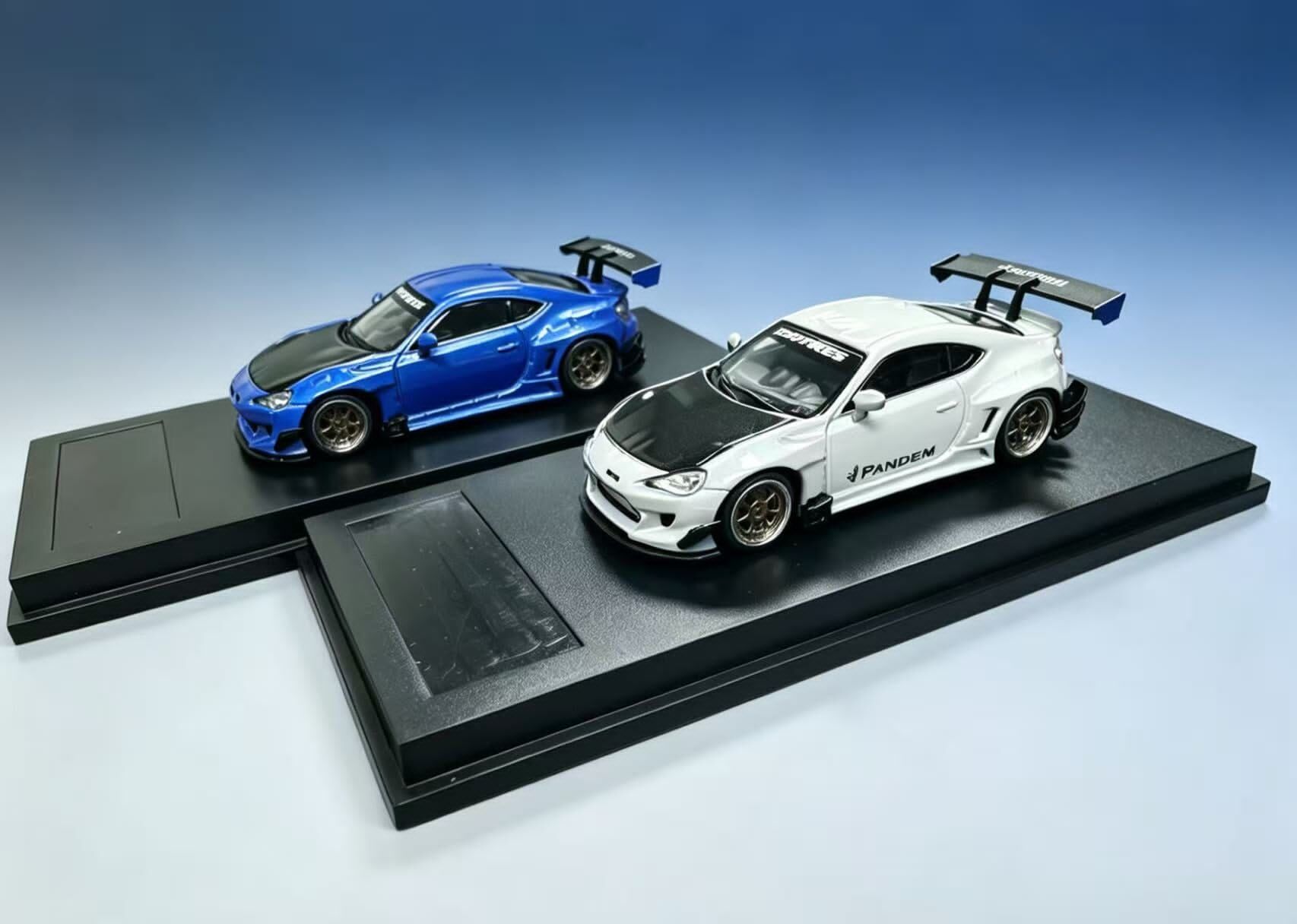 預訂:1/64 E Model Pandem 86 Blue with Carbon Bonnet (EMT86BLC )
