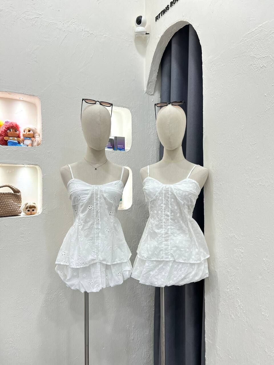 Sleeveless Embro Set Wear