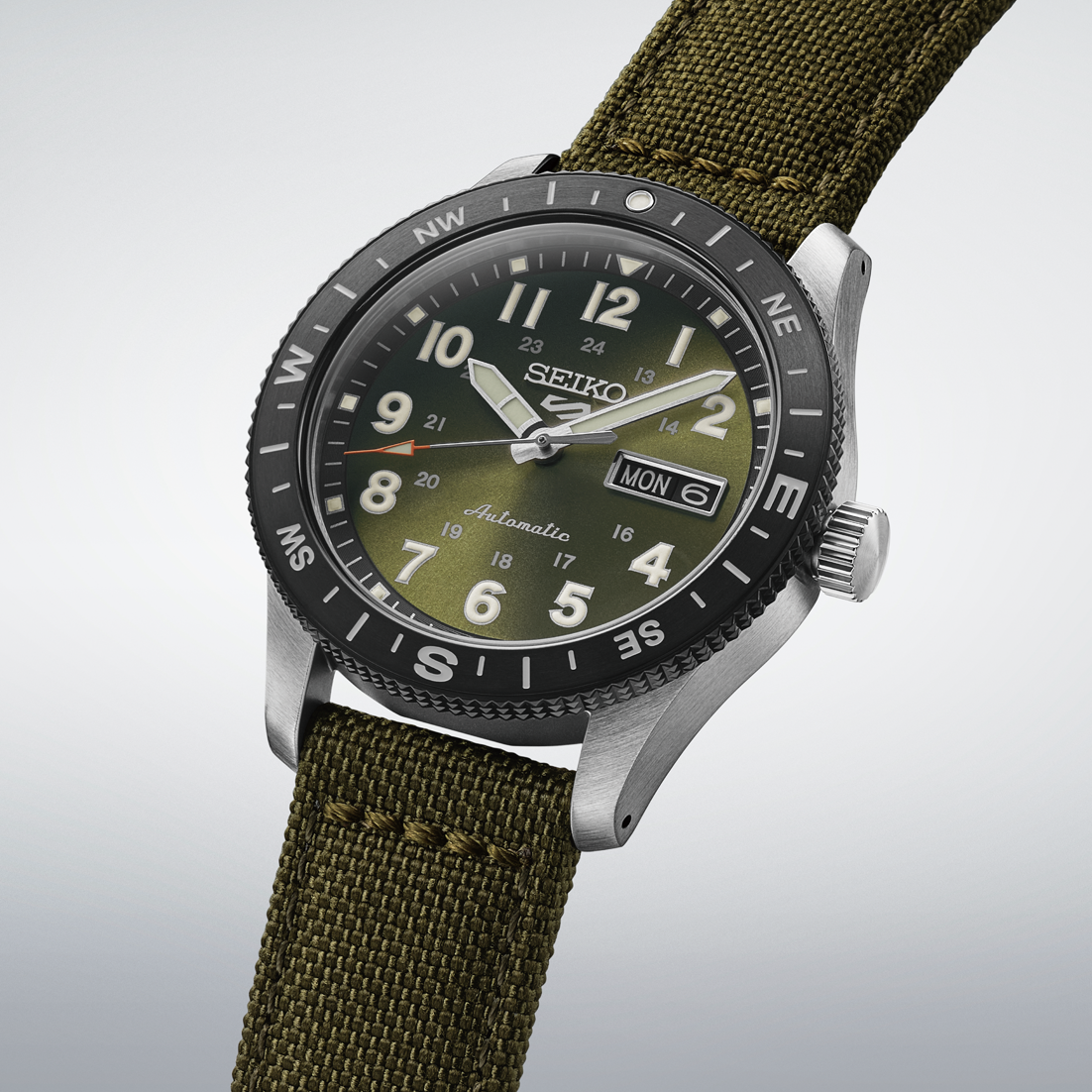 萬年鐘錶 - SEIKO  5 Sports  軍綠色軍風尼龍錶帶機械男錶 HDB008K1 / 4R36-18V0G  錶徑39.4MM